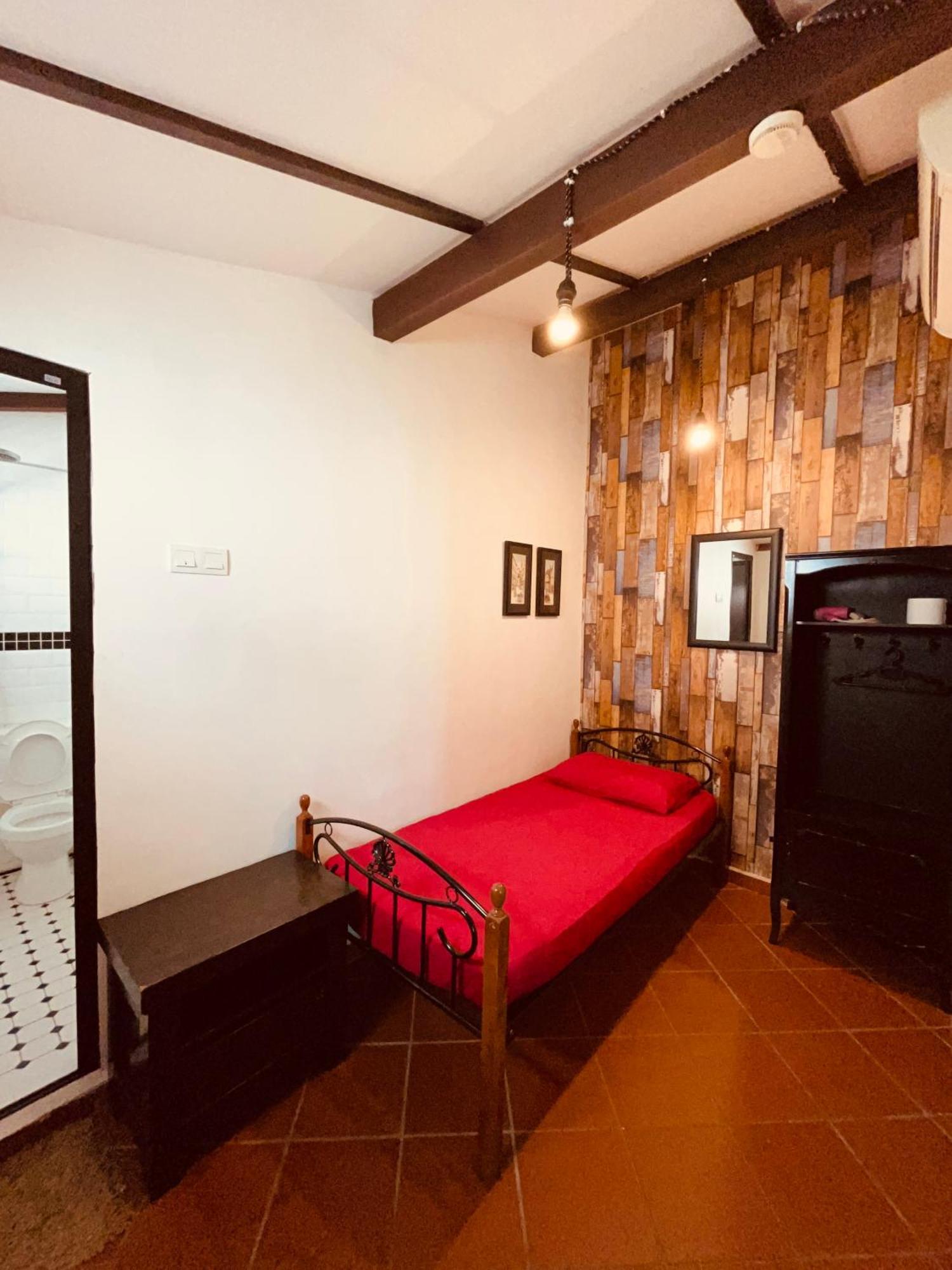 New Great Shanghai Female Hostel George Town Bagian luar foto